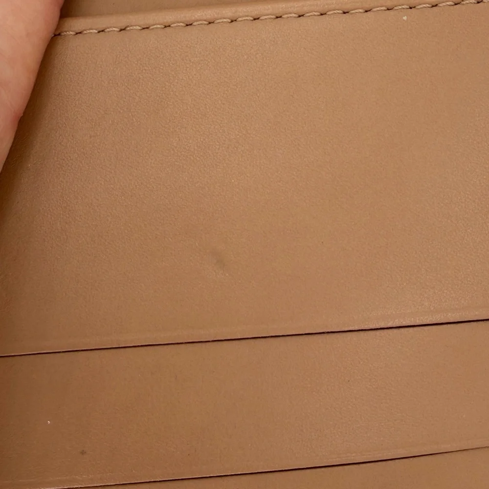 LV Elise Latte Vernis Compact Wallet Rare Color in Excellent Condition. - Picture 12 of 15